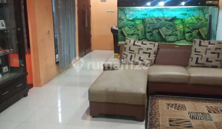 Rumah ada tempat Usaha Apotik strategis di Kebon Kopi Cimahi