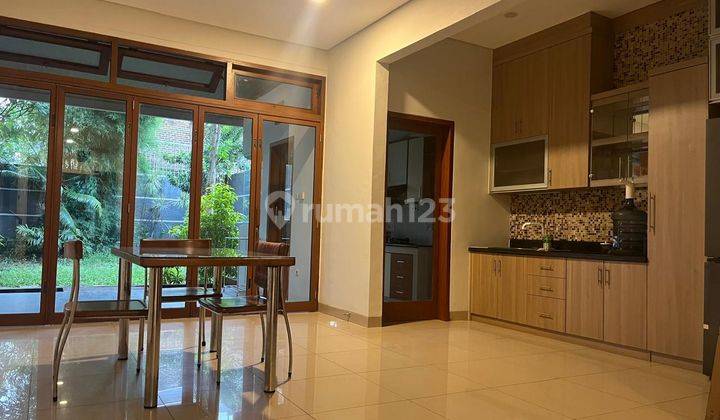 Rumah 2 Lantai Bagus Semi Furnished SHM di Istana Regensi 2 1