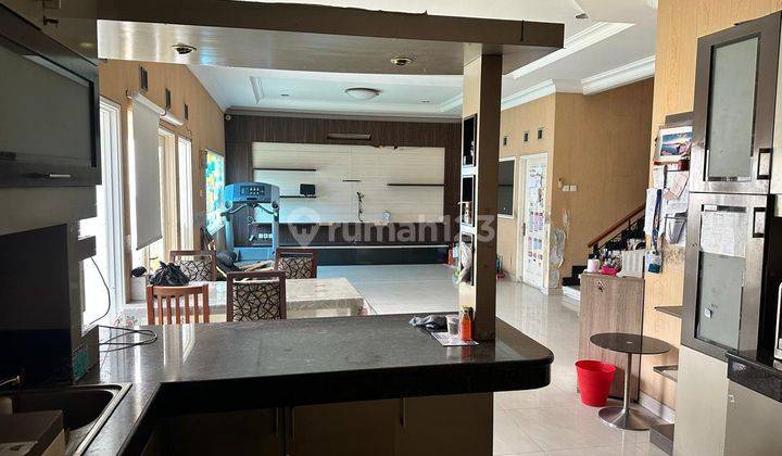 Rumah 2 Lantai Bagus Semi Furnished SHM di Singgasana Pradana  1