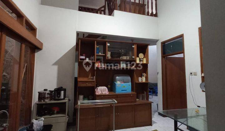 Rumah 2 Lantai Bagus Unfurnished SHM di Sayap Ciateul, Bandung 1