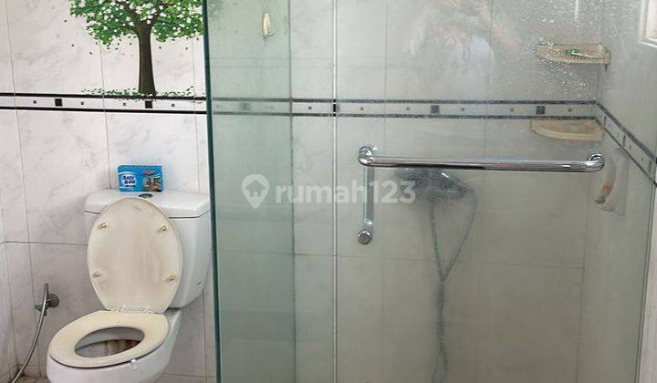 Rumah 2 Lantai Bagus Semi Furnished SHM di Singgasana Pradana  2