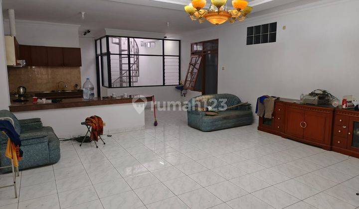 Rumah 2 Lantai Bagus Unfurnished SHM di Taman Holis Indah 1