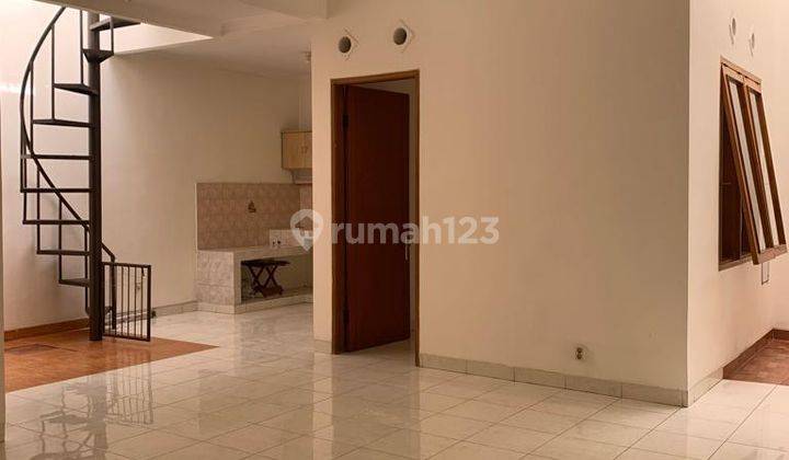 Rumah 2 Lantai Unfurnished SHM di Taman Kopo Indah 3
, Bandung 1