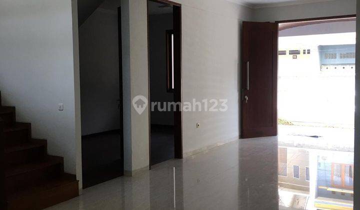 Rumah 2 Lantai Bagus Unfurnished SHM di Mekar Wangi , Bandung 1