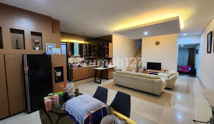 Affordable, Comfortable, Beautiful, Ready-to-Occupy House in Singgasana Pradana, Bandung