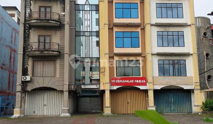 Ruko 4 Lantai Dekat Pasar Atom - Parkiran Luas Ruko 4 Lantai Dekat Pasar Atom - Parkiran Luas