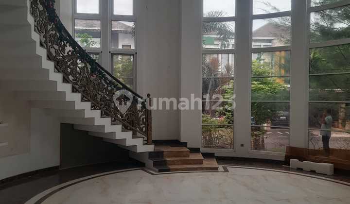 Disewakan Rumah Mewah Didekat Mall Siaphuni