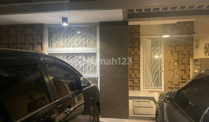 Di jual rumah modern mempunyai dua muka di Grand Wisata  2