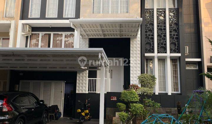 Di jual Rumah cantik 3 lantai split level langsung huni di Grand Wisata  1