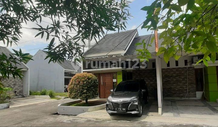 For Sale, Ready-to-Occupy House Around Grand Wisata