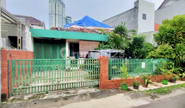 Rumah Lama Guntur Strategis Dekat Perkantoran Kuningan-Sudirman