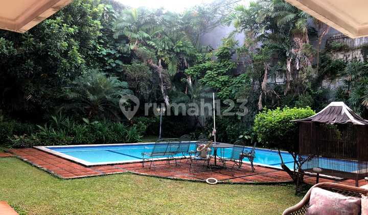 Rumah Tenang & Prestige di Menteng Dekat Taman