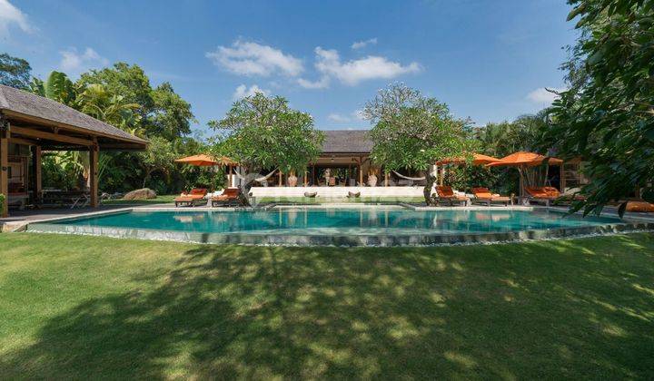 Beautiful Villa with Spacious Garden, View of Rice Fields & River, Pererenan 1