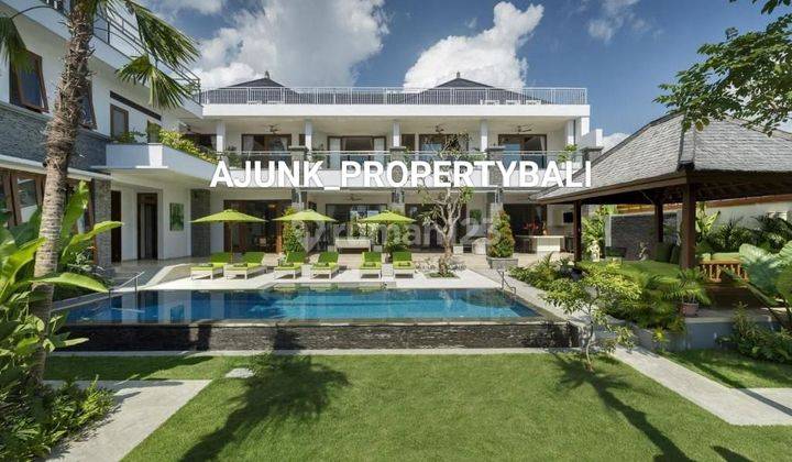 Luxury Villa with Sea, Mountain & GWK Views from the Top Floor, Canggu area 2