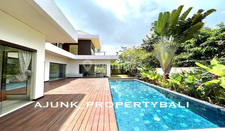 Modern Style Villa with Spacious Garden in Ungasan Location 2