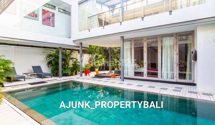 Vila Modern Minimalis, Arsitek Belanda, area Batubelig Seminyak 1