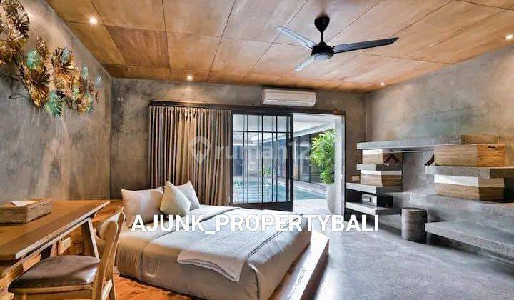 Vila Luxury Industrial Style, 200 Meter ke Pantai Nelayan, Canggu 2