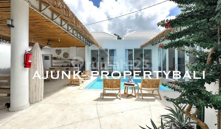 Santorini Style Villa Prime Location Near Sidewalk & GWK, Ungasan