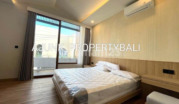 New Modern Tropical Villa, Just 2 Minutes to Berawa Beach, Canggu 2