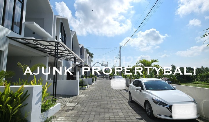 Vila Modern View Sawah Lingkungan One Gate Security di Seminyak