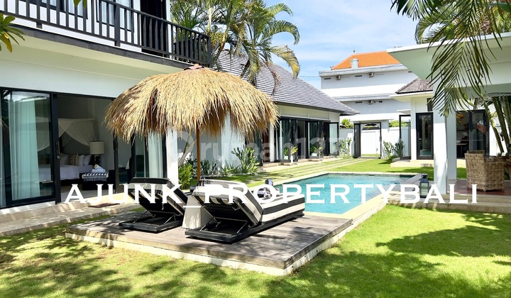 Villa with Tropical Style, Spacious Land, Walking Distance to Batu Bolong Beach