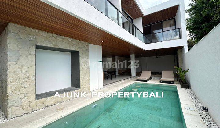 New Villa Modern Tropical Style, Premium Location Oberoi - Seminyak 1