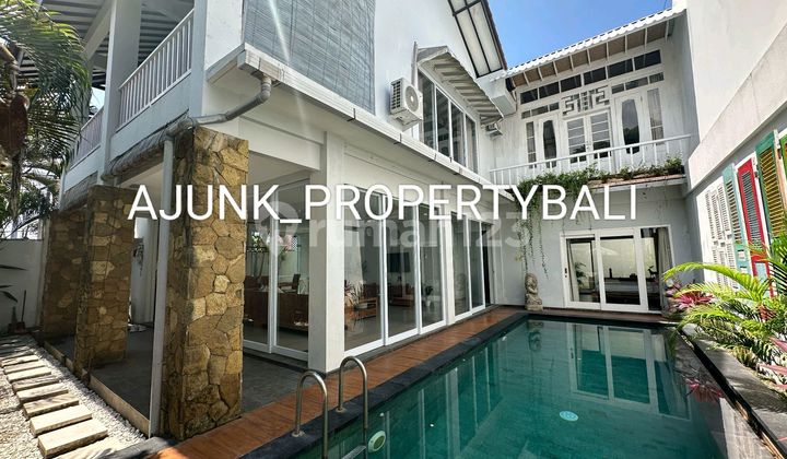 Vila Strategis, 8 Menit Pantai Batubelig Area Umalas