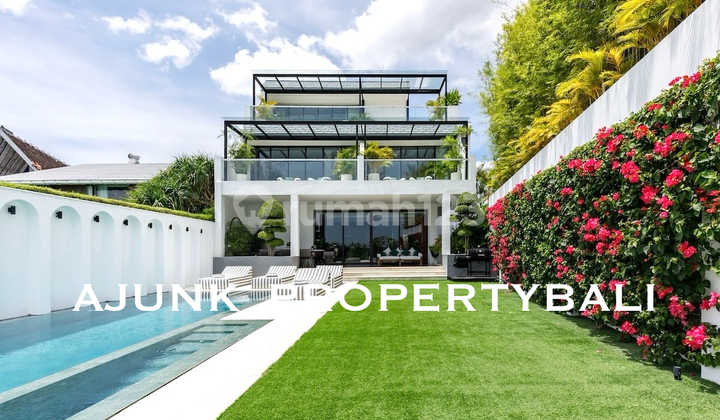 Villa with Rice Field View, Prime Location Near Cafes & Restaurants, Canggu