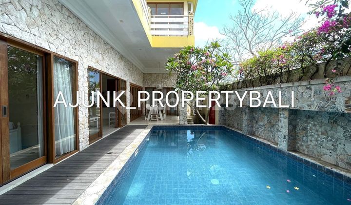 Rumah Modern Semi Vila Lingkungan yang Aman & Nyaman, Ungasan