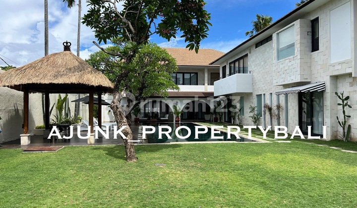 Vila Mewah Style Modern, 500 Meter ke Pantai Batu Belig Seminyak