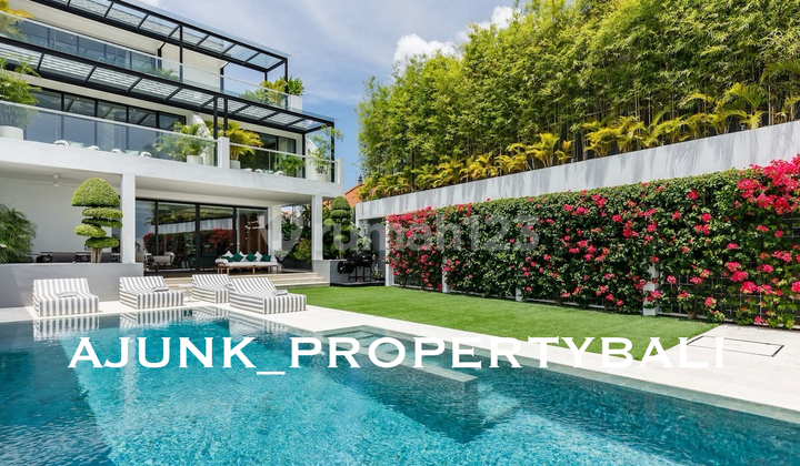 Villa with Rice Field View, Prime Location Near Cafes & Restaurants, Canggu 2