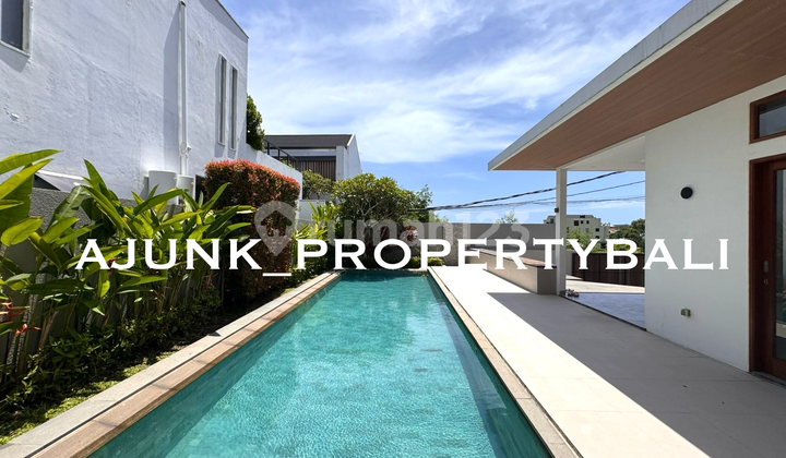 Vila Mewah Style Modern, Lokasi Premium, 800 Mtr ke Pantai Berawa 2