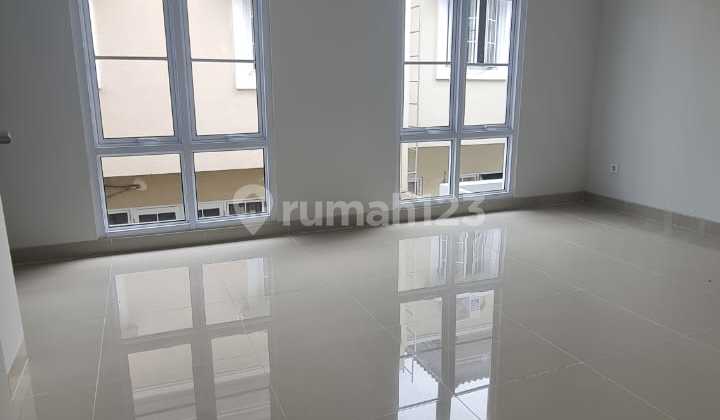 Disewakan rumah di granada di menaggio, gading serpong, Baru, semi furnish 4