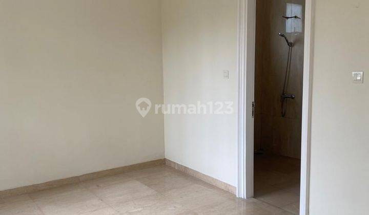 Disewakan rumah di gading serpong, bellano, Illago, luas 300, tiap kamar ada kamar mandi 4
