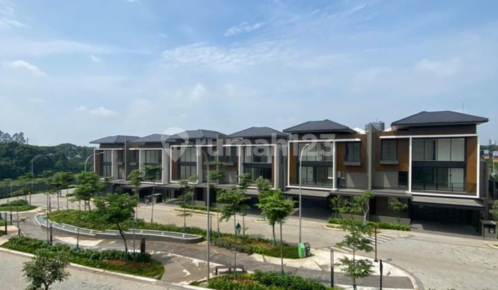 Layton, Navapark, BSD, Rumah Mewah Depan Taman. Botanical Park