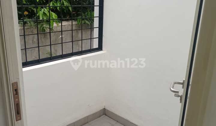 2-Storey Shophouse in Alam Sutera, 2 Floors, Ready to Occupy 2