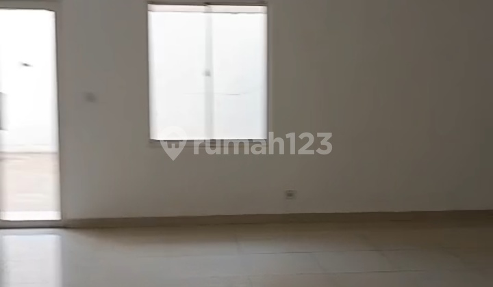 Disewakan Rumah di Goldfinch, Gading Serpong, Kamar Tidur 5 Disewakan Rumah di Goldfinch, Gading Serpong, Kamar Tidur 5