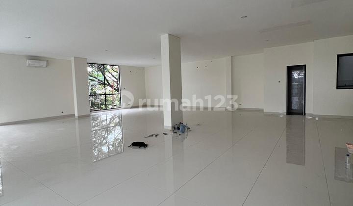 For Rent: Attached Shophouse by the Roadside, Free Parking, 3 Floors, Already Broken Through