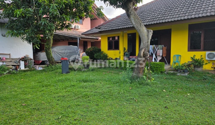 House for Sale in Bintaro, Strategic Location Near KRL, Close to Mitra Keluarga Bintaro Hospital