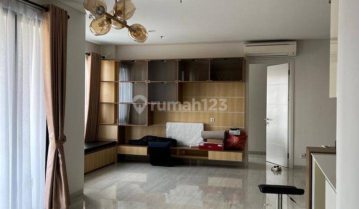 Disewakan Apartemen Lloyd 3 Br, View Pool, Semi Furnish 1