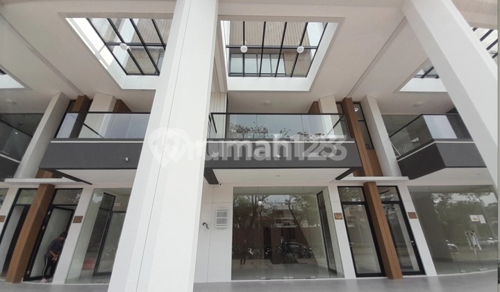 For Rent Building / Shop House in Gading Serpong, Free Parking, Near Boulevard Street