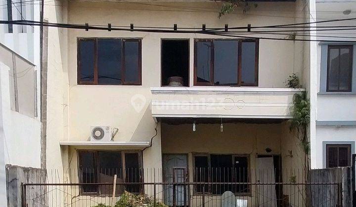 Rumah Second 2 1/4 Lantai Butuh Renovasi Total 2