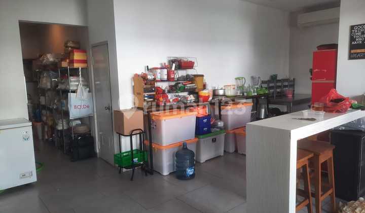 3-Story Shophouse Suitable for Business 2