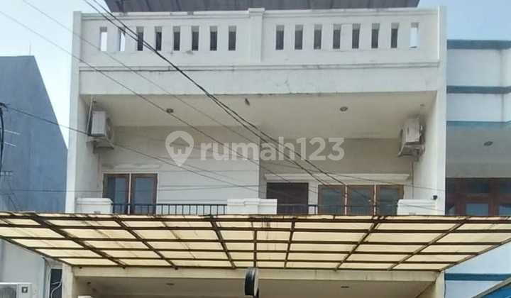 Rumah 3 Lantai Siap Huni