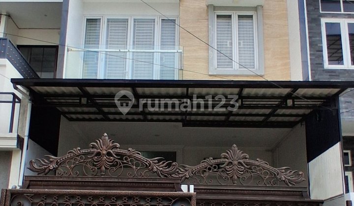 Rumah 3.5 Lantai Siap Huni