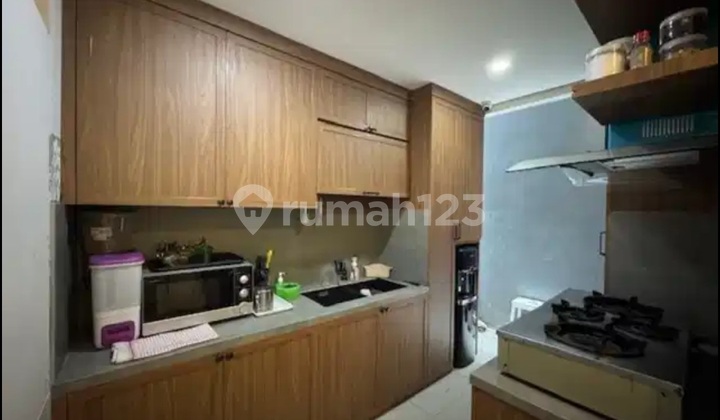 3-Story House Ready to Occupy