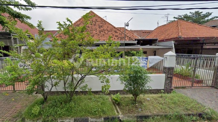 House on Kelabat Street Surabaya Ready to Live Strategic Comfortable
