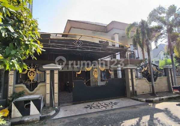 Rumah di Gayungsari Barat Surabaya Terawat Bagus dan Asri