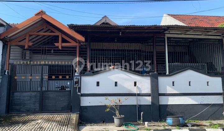 Beautiful House in Surya Inti Permata, Juanda, Sidoarjo, Ready to Occupy Land Area: 125 M2 (10 X 12.5 M) Land Area: 120 M2 Specifications: Complete Building Freehold 3 Bedrooms 1 Bathroom 1 Clean Kitchen 1 Dirty Kitchen 1 Multipurpose Room Full Granite Flooring Electricity Installed