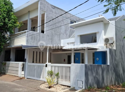 Sunny Beach House Surabaya Minimalist Ready to Live In Fully Furnished 2